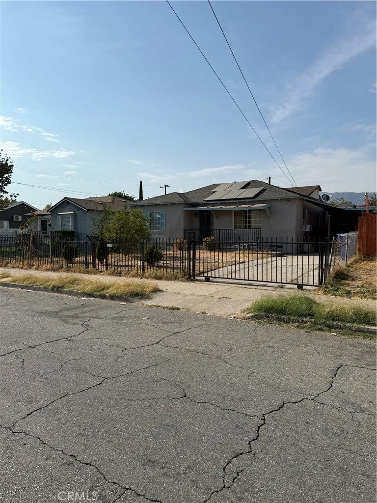 230 E 21st