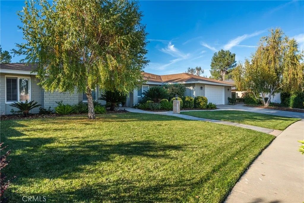 Photo of 652 E Mariposa Dr, Redlands, CA 92373 (MLS # IG25252878)