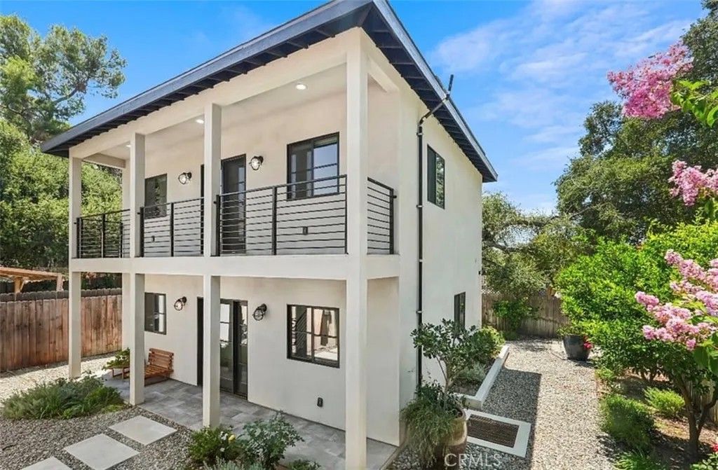 Photo of 720 W Altadena Dr #BACK, Altadena, CA 91001 (MLS # AR26014714)