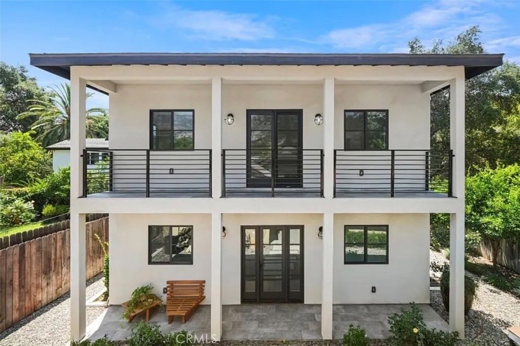 Photo of 720 W Altadena Dr #BACK, Altadena, CA 91001 (MLS # AR26014714)