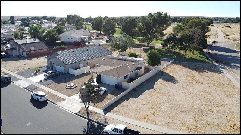 27400 Cloverleaf Lane