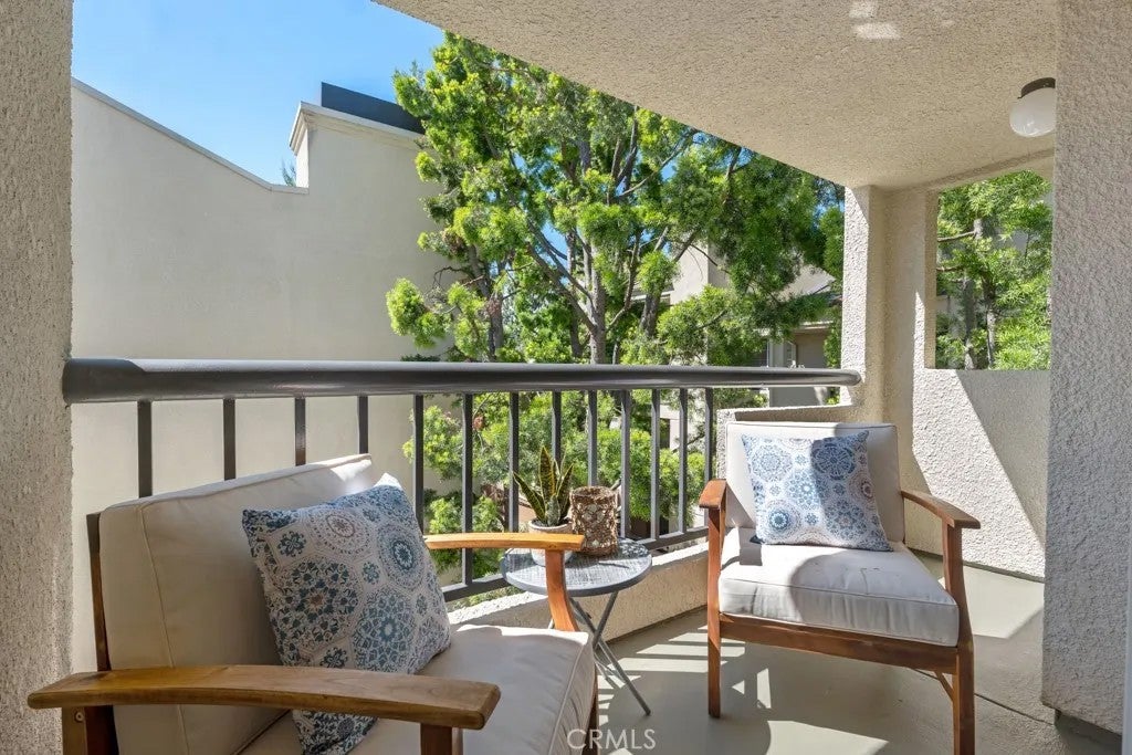 Photo of 21500 Burbank Blvd #316, Woodland Hills, CA 91367 (MLS # SR26082145)