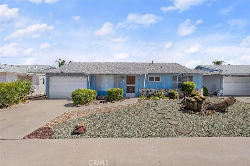 Photo of 1560 Sandlewood Drive, Hemet, CA 92543 (MLS # IV26004600)