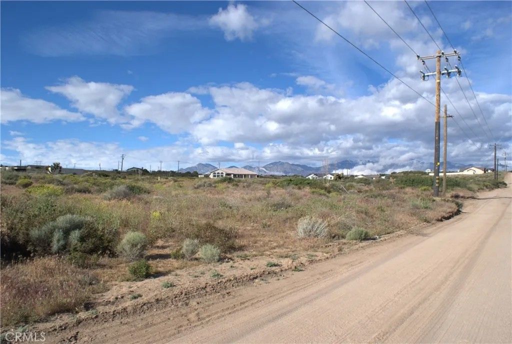 Photo of 0 Prairie Trl, Oak Hills, CA 92344 (MLS # CV26079315)