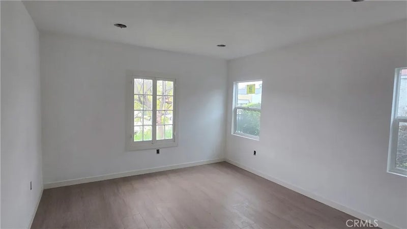 2187 E Villa