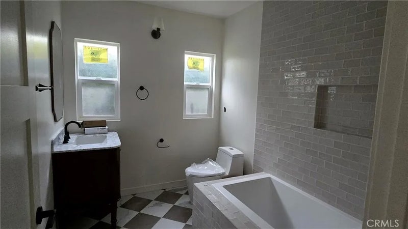 2187 E Villa
