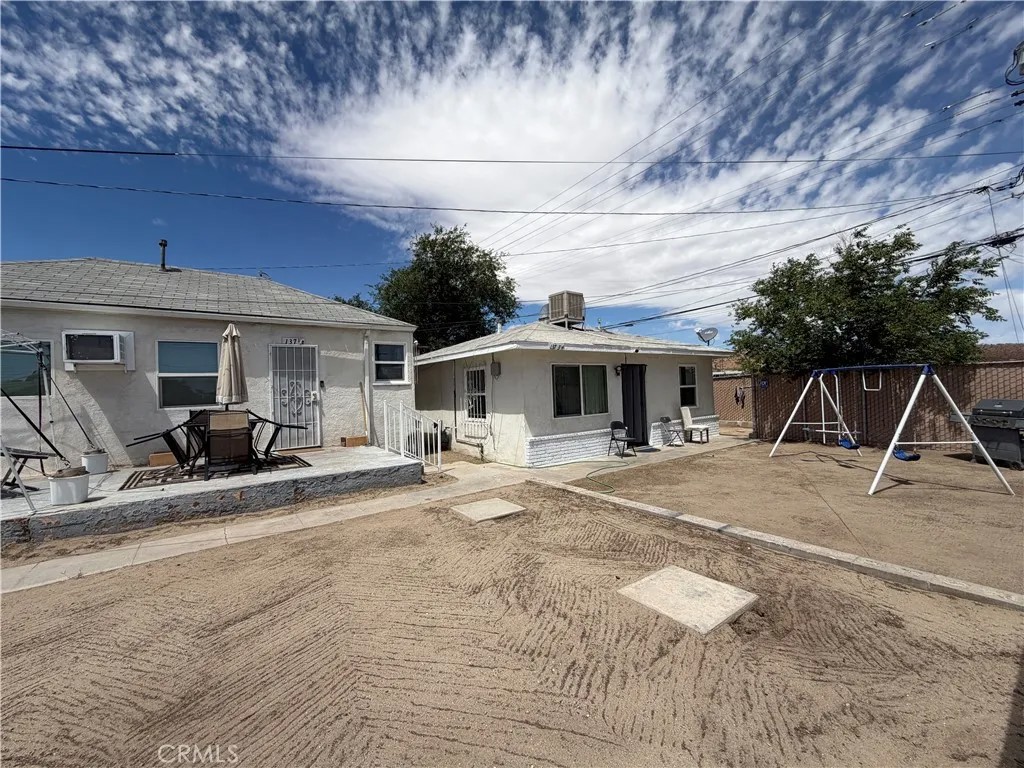 137 W Fredricks