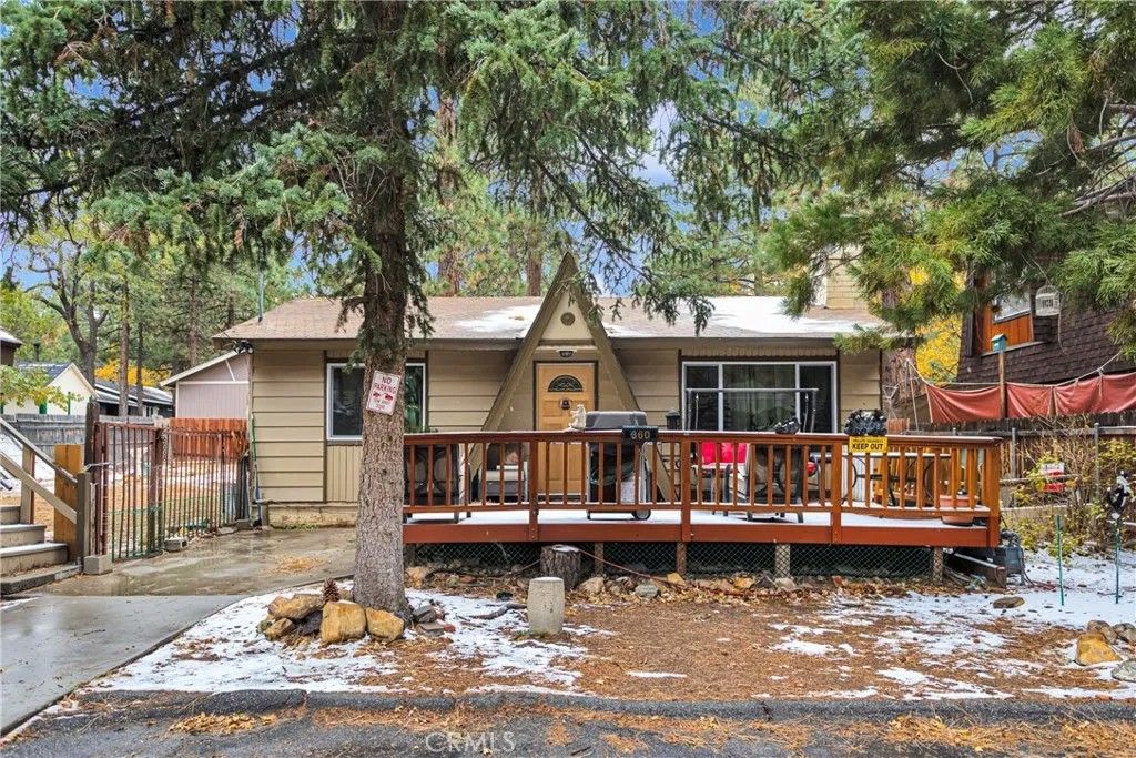 Photo of 360 Maple Ln, Big Bear, CA 92386 (MLS # IV26026749)