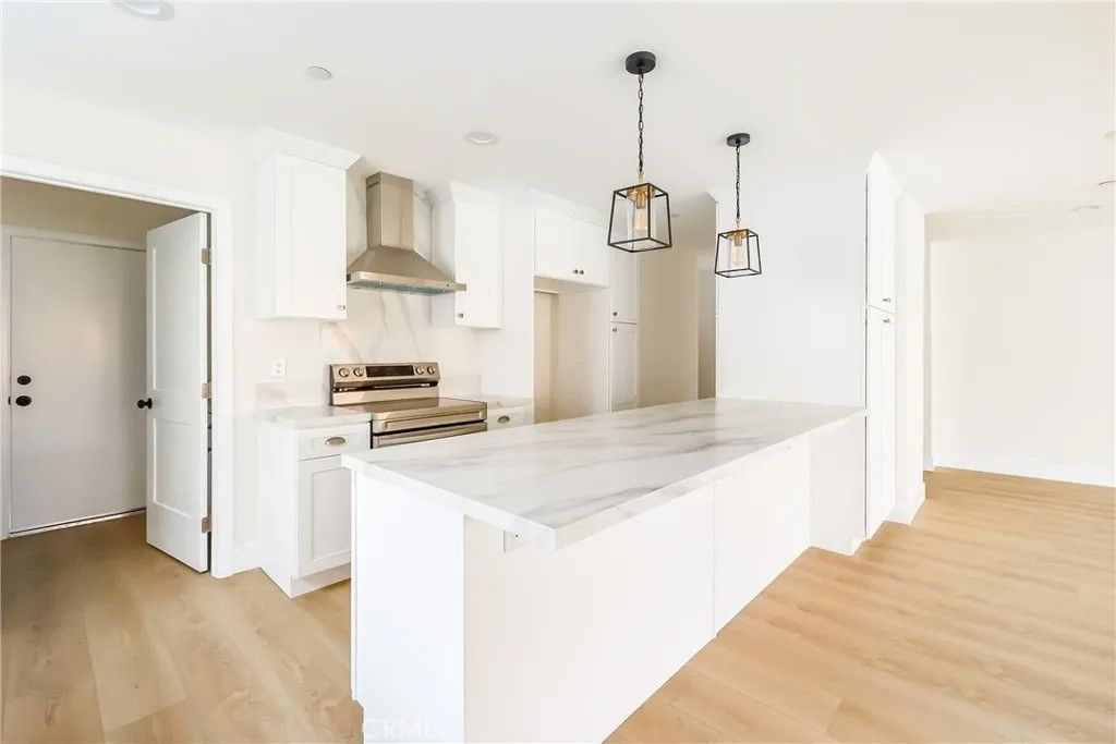 Photo of 11858 Fellows Ave, San Fernando, CA 91340 (MLS # SR25281193)