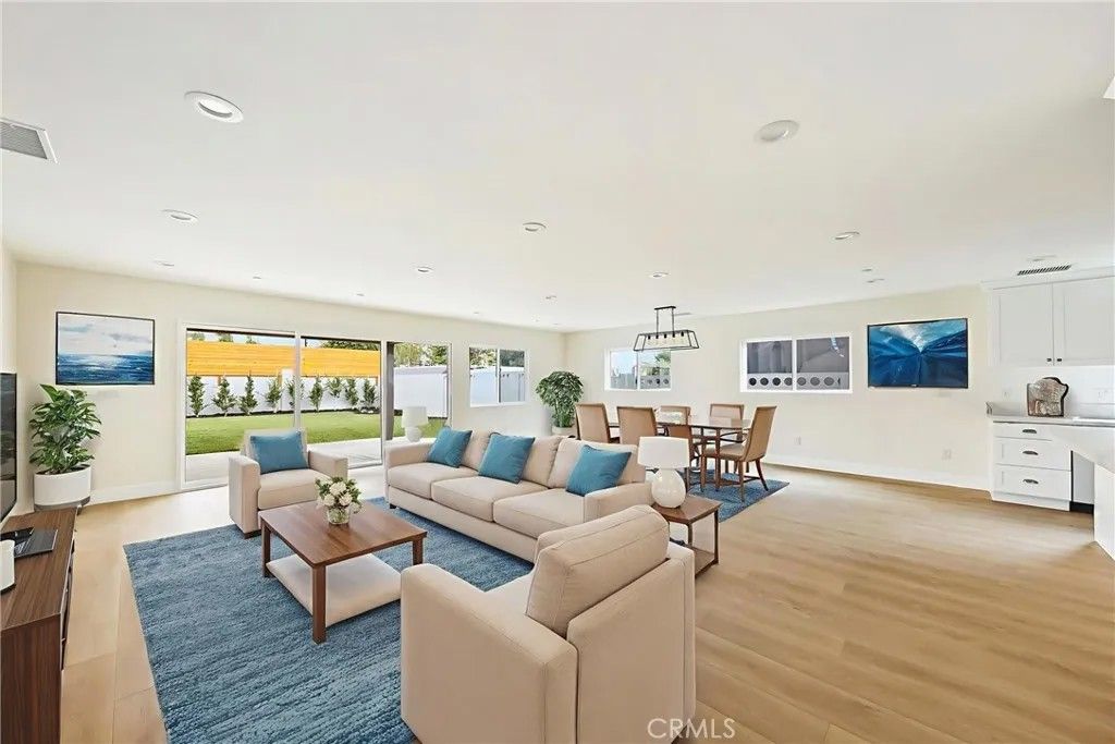 Photo of 11858 Fellows Ave, San Fernando, CA 91340 (MLS # SR25281193)