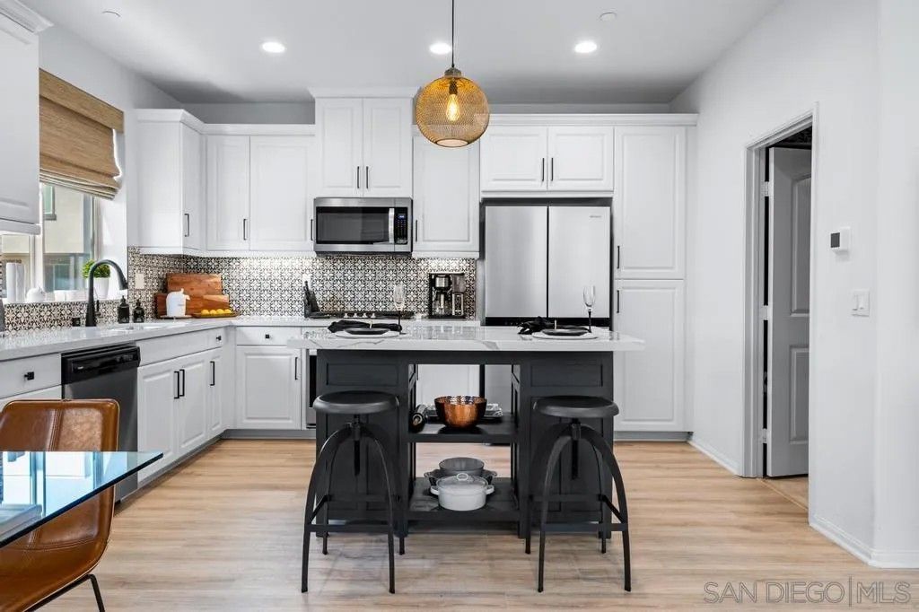 Photo of 2445 Verano Way, Vista, CA 92081 (MLS # 250039254)