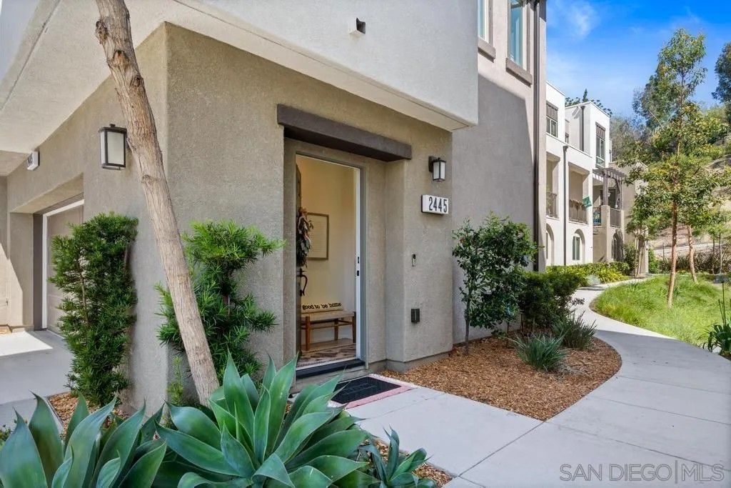 Photo of 2445 Verano Way, Vista, CA 92081 (MLS # 250039254)