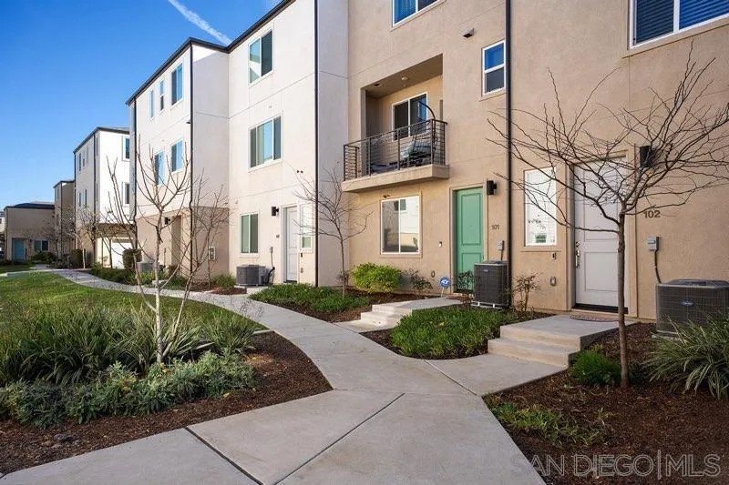 5235 Beachfront Cove #102