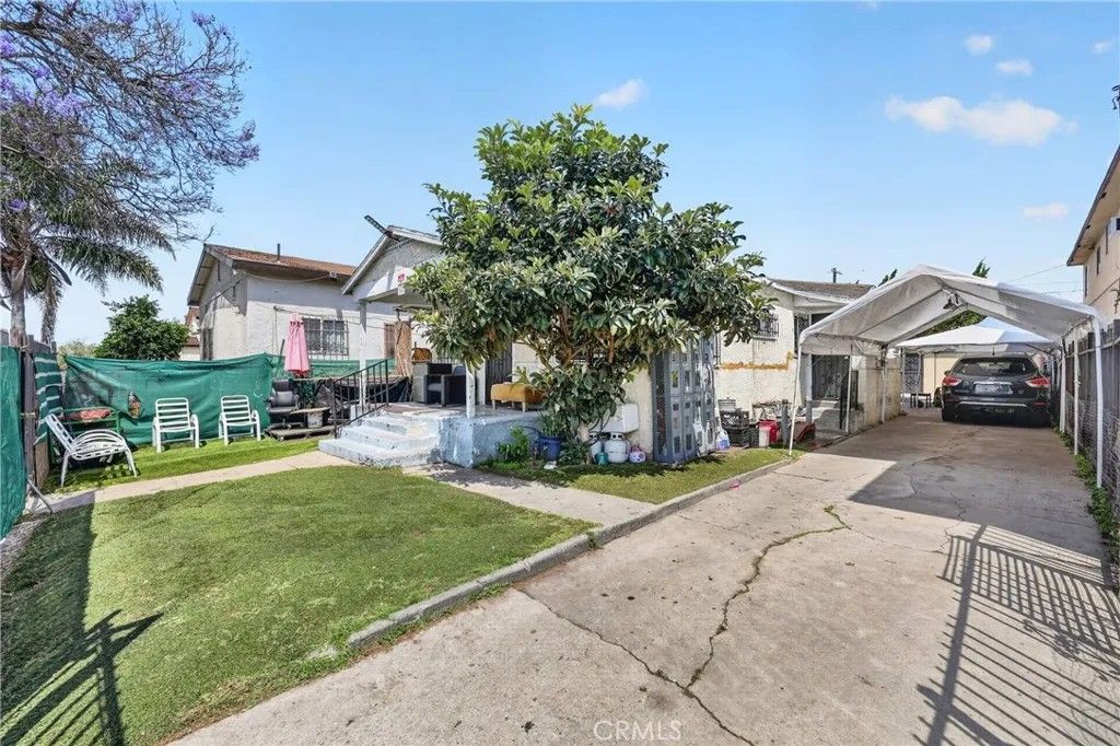 Photo of 209 W 89th ST, Los Angeles, CA 90003 (MLS # DW26096436)