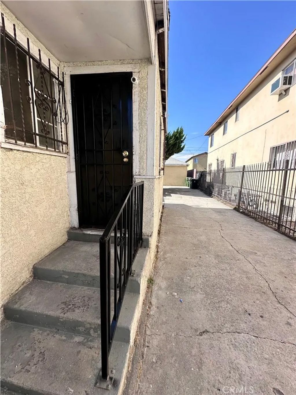 Photo of 209 W 89th ST, Los Angeles, CA 90003 (MLS # DW26096436)