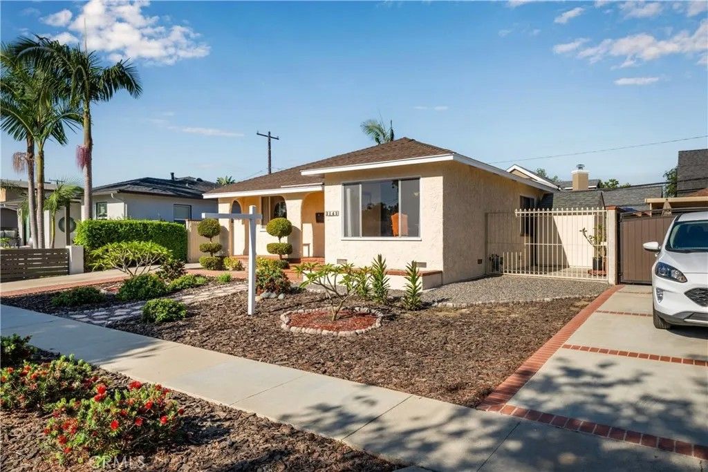 Photo of 3141 San Anseline Ave, Long Beach, CA 90808 (MLS # PW26082119)