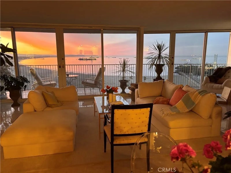 700 E Ocean 2205