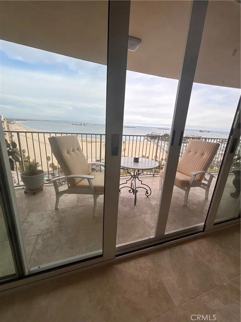 700 E Ocean 2205