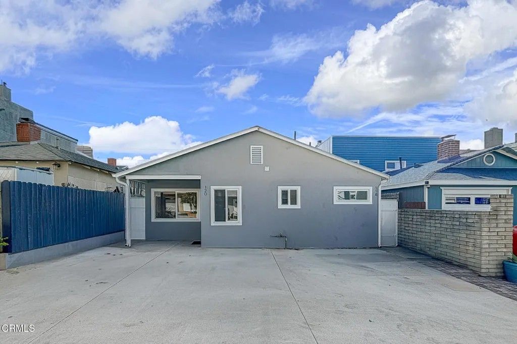 Photo of 118 Bardsdale Avenue, Oxnard, CA 93035 (MLS # V1-34458)
