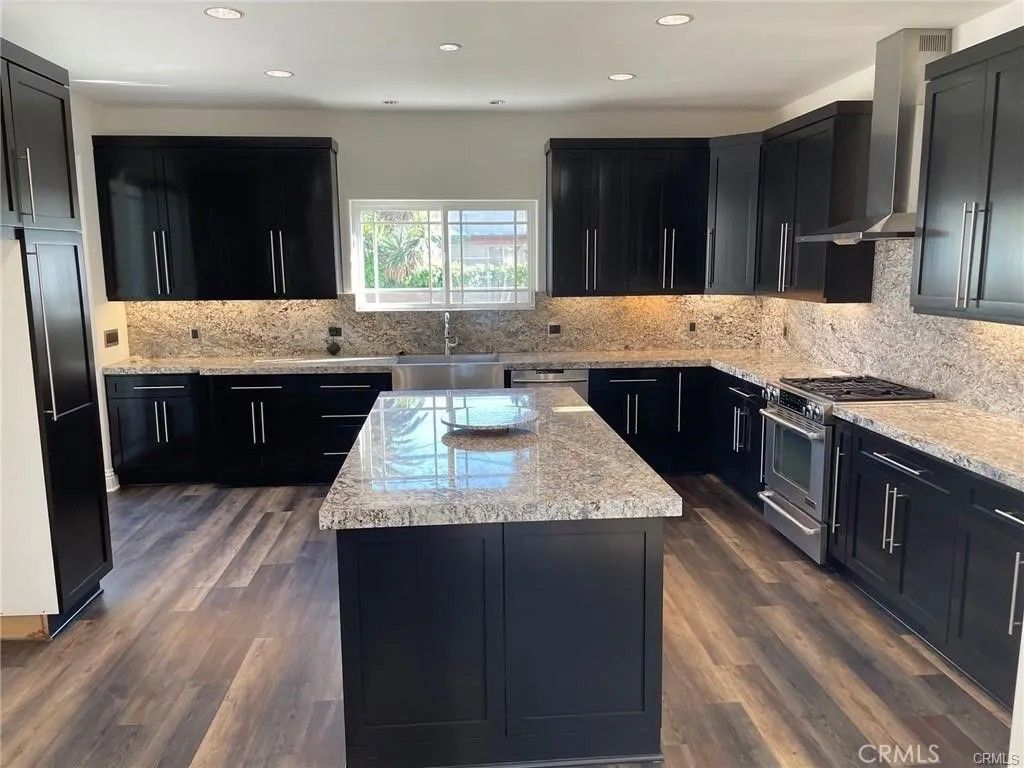 Photo of 17358 Martha Street, Encino, CA 91316 (MLS # SR26055730)