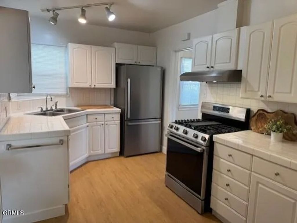 Photo of 2513 Foothill Boulevard, La Crescenta, CA 91214 (MLS # P1-26654)