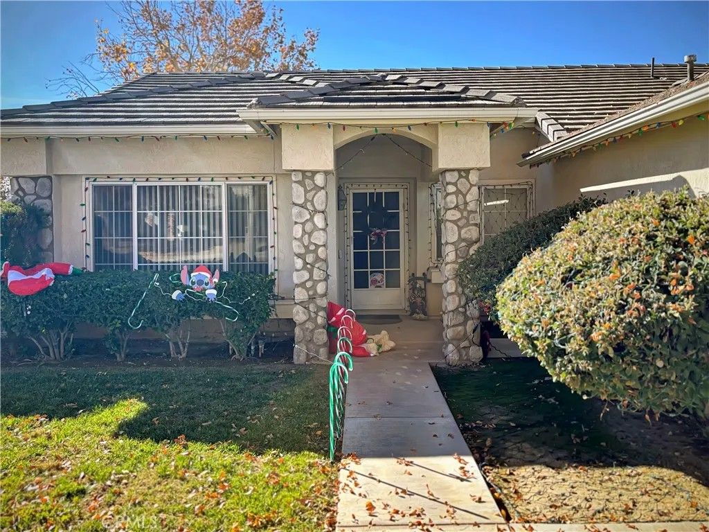 Photo of 1816 Stratford St, Lancaster, CA 93534 (MLS # SW25281611)