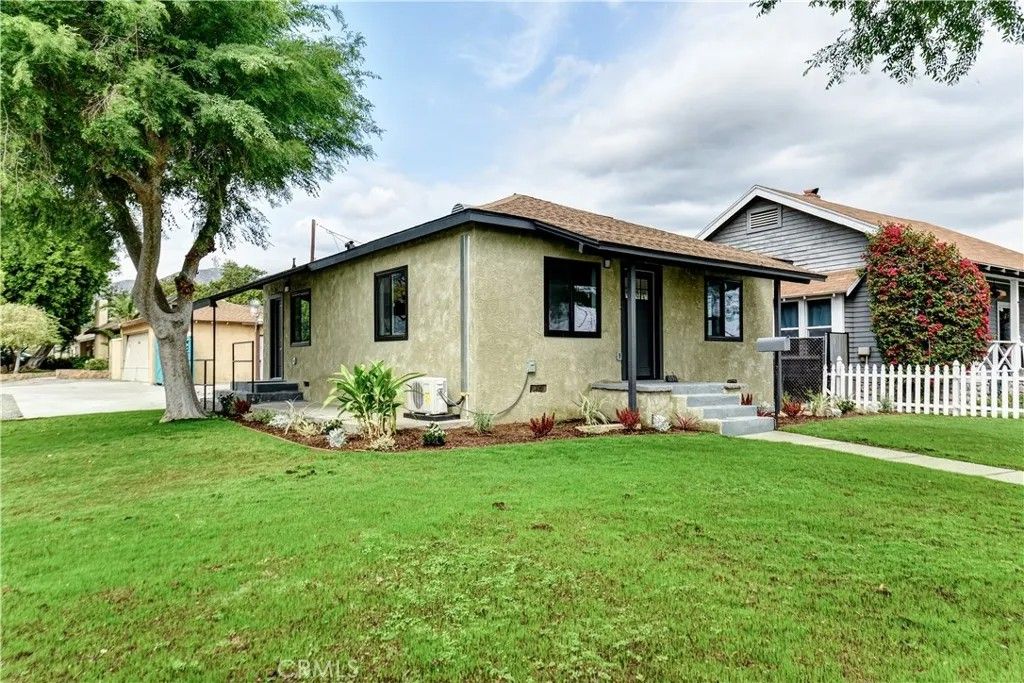 Photo of 551 W Crescent Drive, Azusa, CA 91702 (MLS # PW25273350)