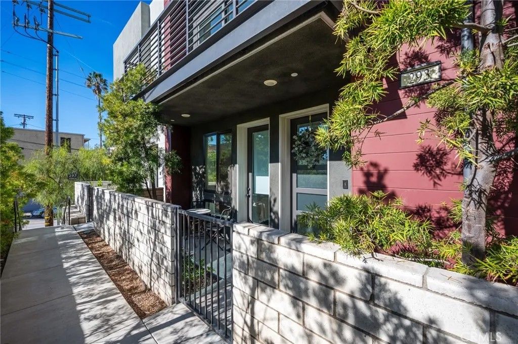 Photo of 293 Dockside Lane, San Pedro, CA 90731 (MLS # SB25281479)