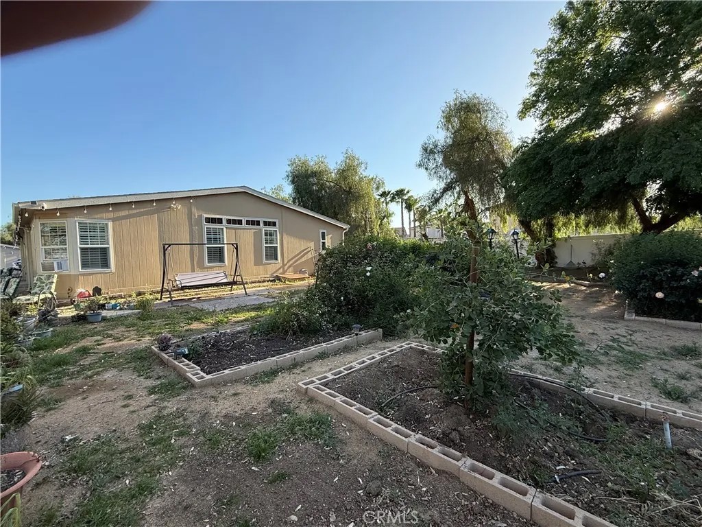 26825 Lazy Creek Rd