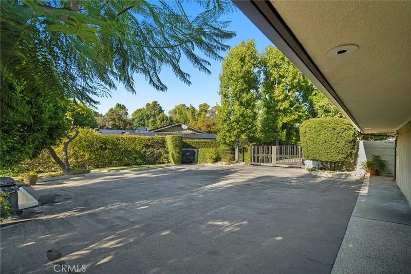 1458 Hillcrest