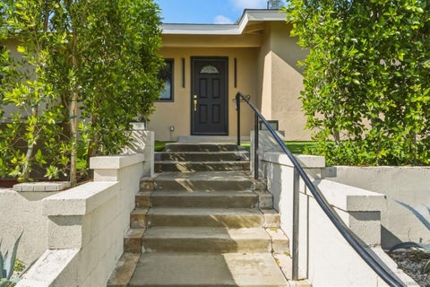 Photo of 519 Camelot Dr, Oceanside, CA 92054 (MLS # 260021272)