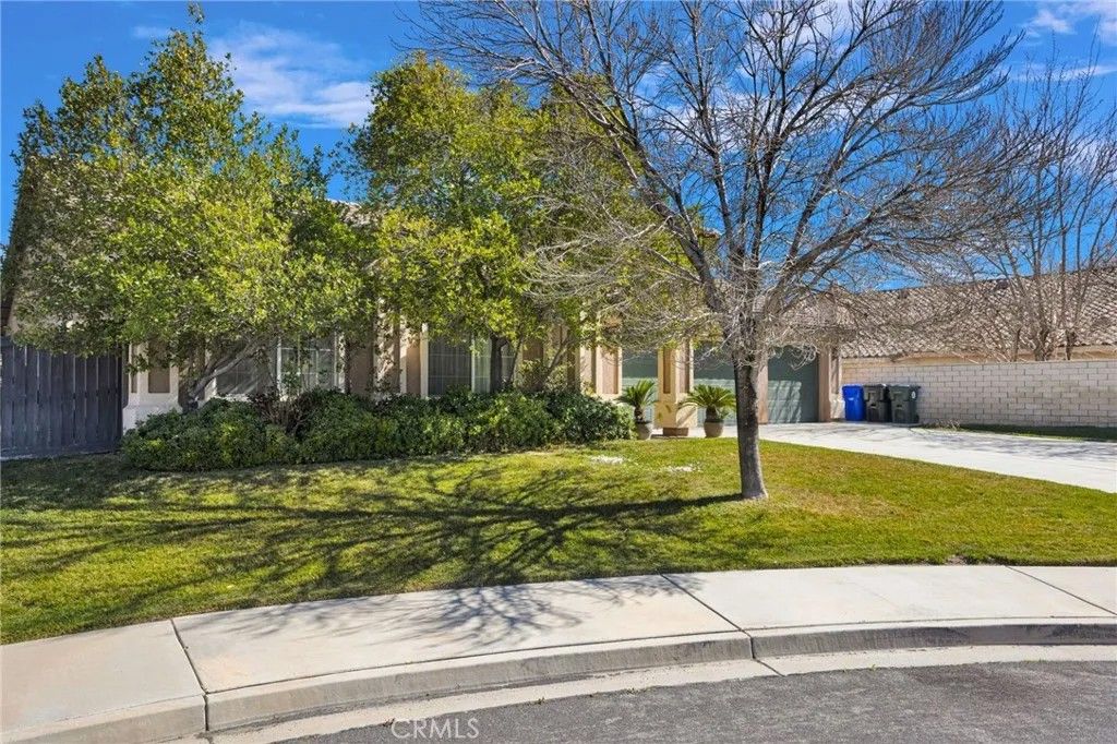 Photo of 14819 Grasshopper Court, Victorville, CA 92394 (MLS # HD26050410)