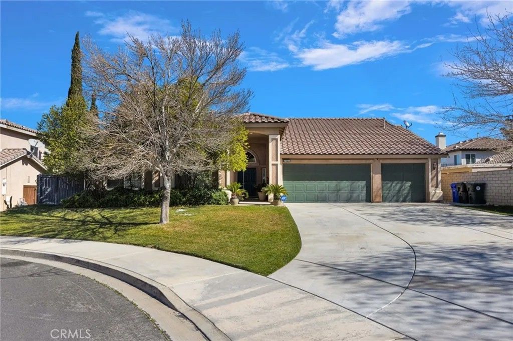 Photo of 14819 Grasshopper Court, Victorville, CA 92394 (MLS # HD26050410)