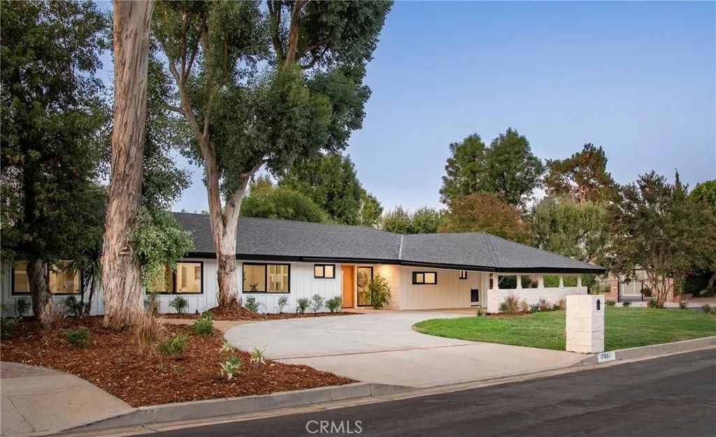 Photo of 17601 McCormick Street, Encino, CA 91316 (MLS # SR25281099)