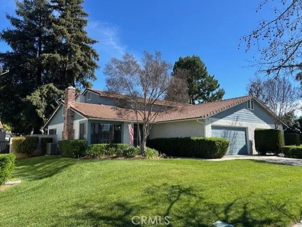 Photo of 61 Sparrow Court, Redlands, CA 92374 (MLS # IG26041140)
