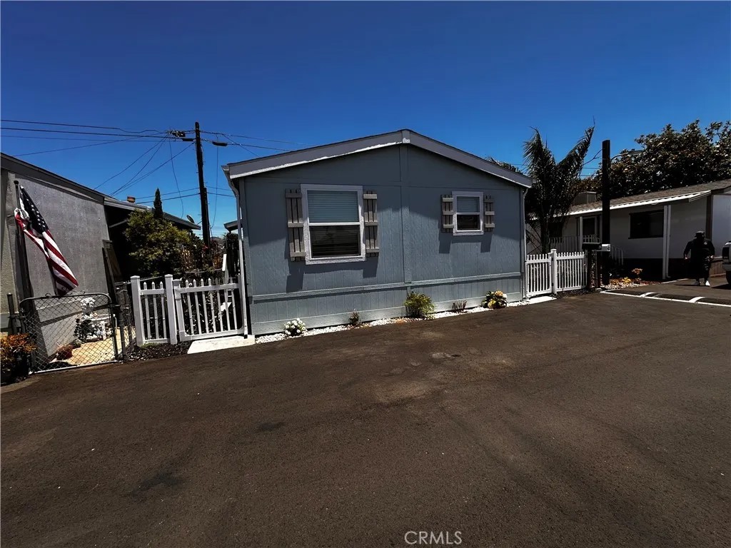 1425 E Madison 42