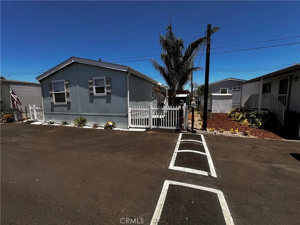 1425 E Madison 42