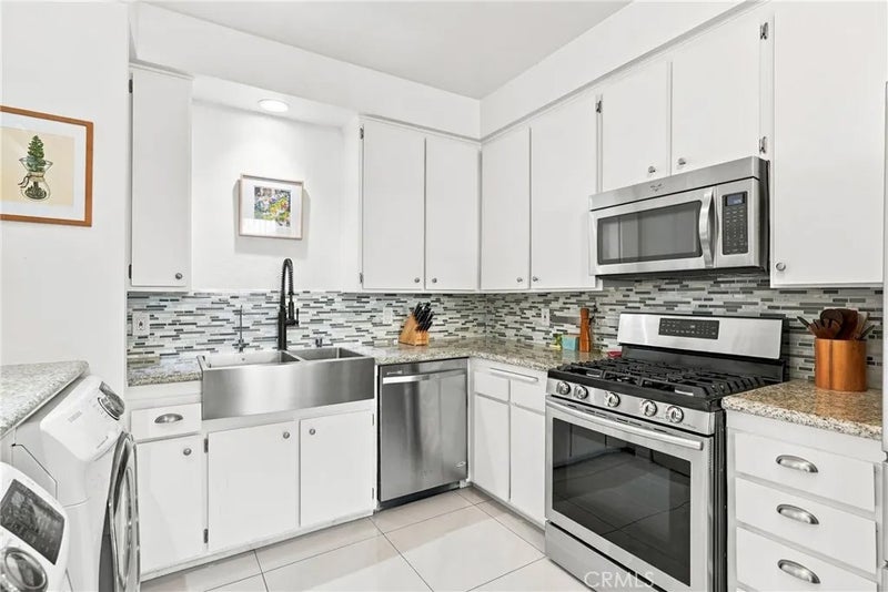 3315 Griffith Park Boulevard 109
