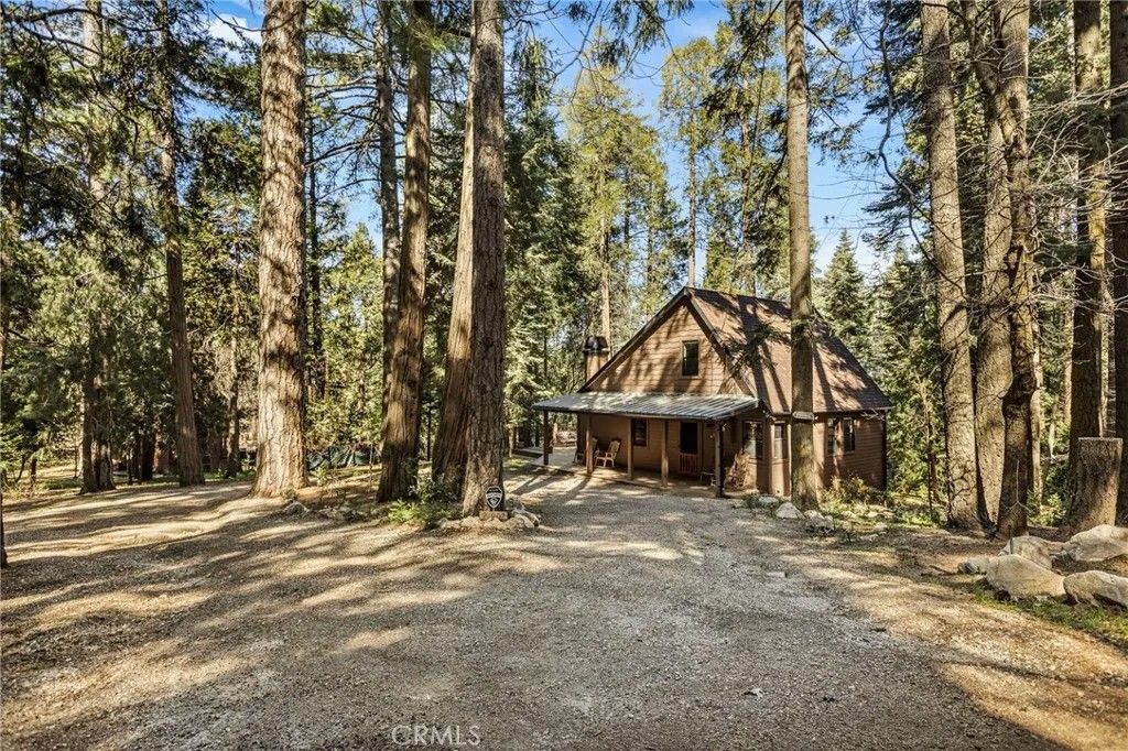 Photo of 27902 Squirrel Ln, Lake Arrowhead, CA 92352 (MLS # IG26058502)