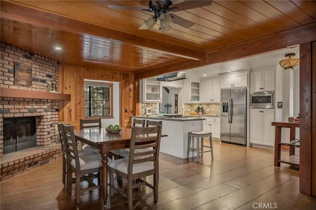 Photo of 27902 Squirrel Ln, Lake Arrowhead, CA 92352 (MLS # IG26058502)