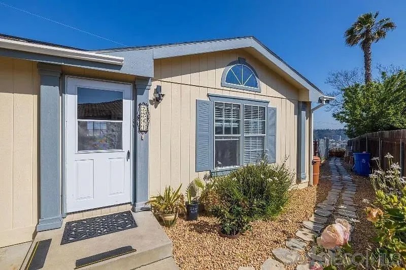 2239-2241 Meadow Lark Drive