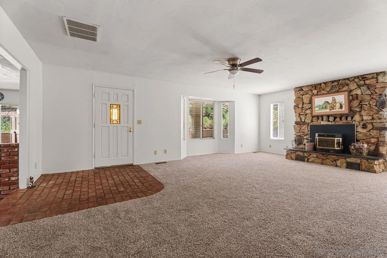 2906 Lakeview Drive