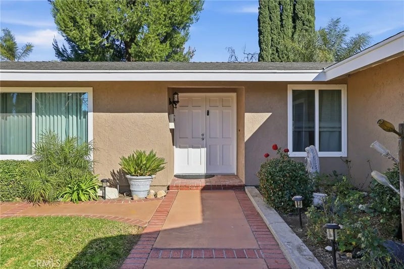 18927 Claycrest