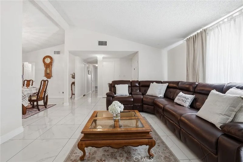 18927 Claycrest