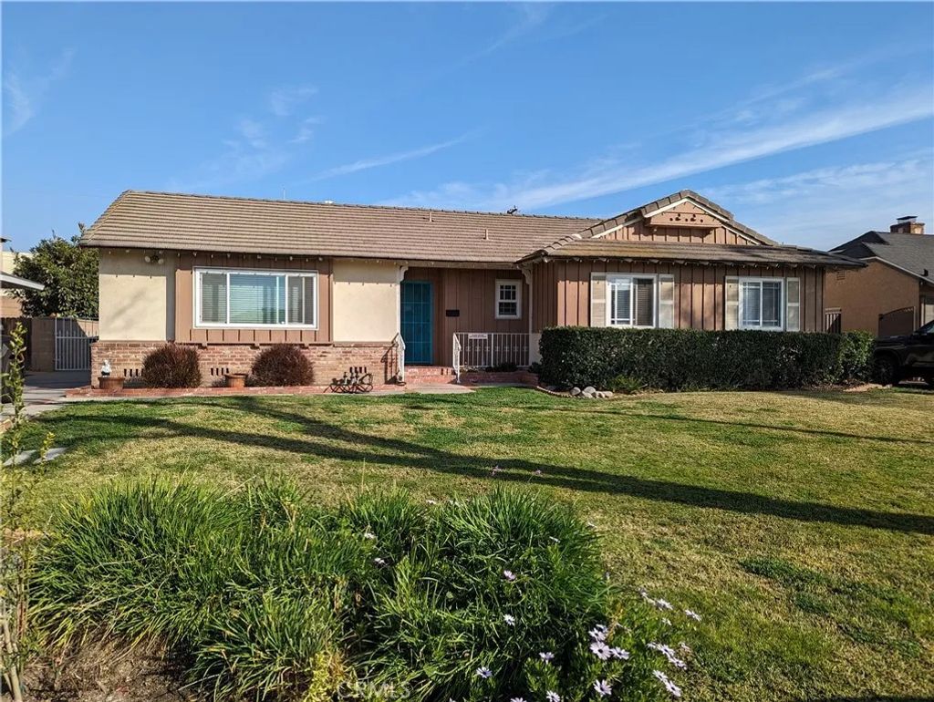 Photo of 606 N Eileen Avenue, West Covina, CA 91791 (MLS # CV25282439)