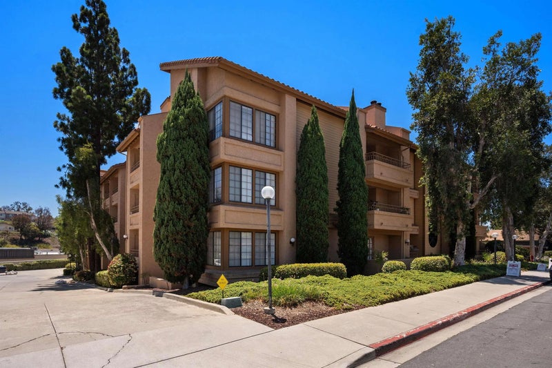5649 Lake Park 102