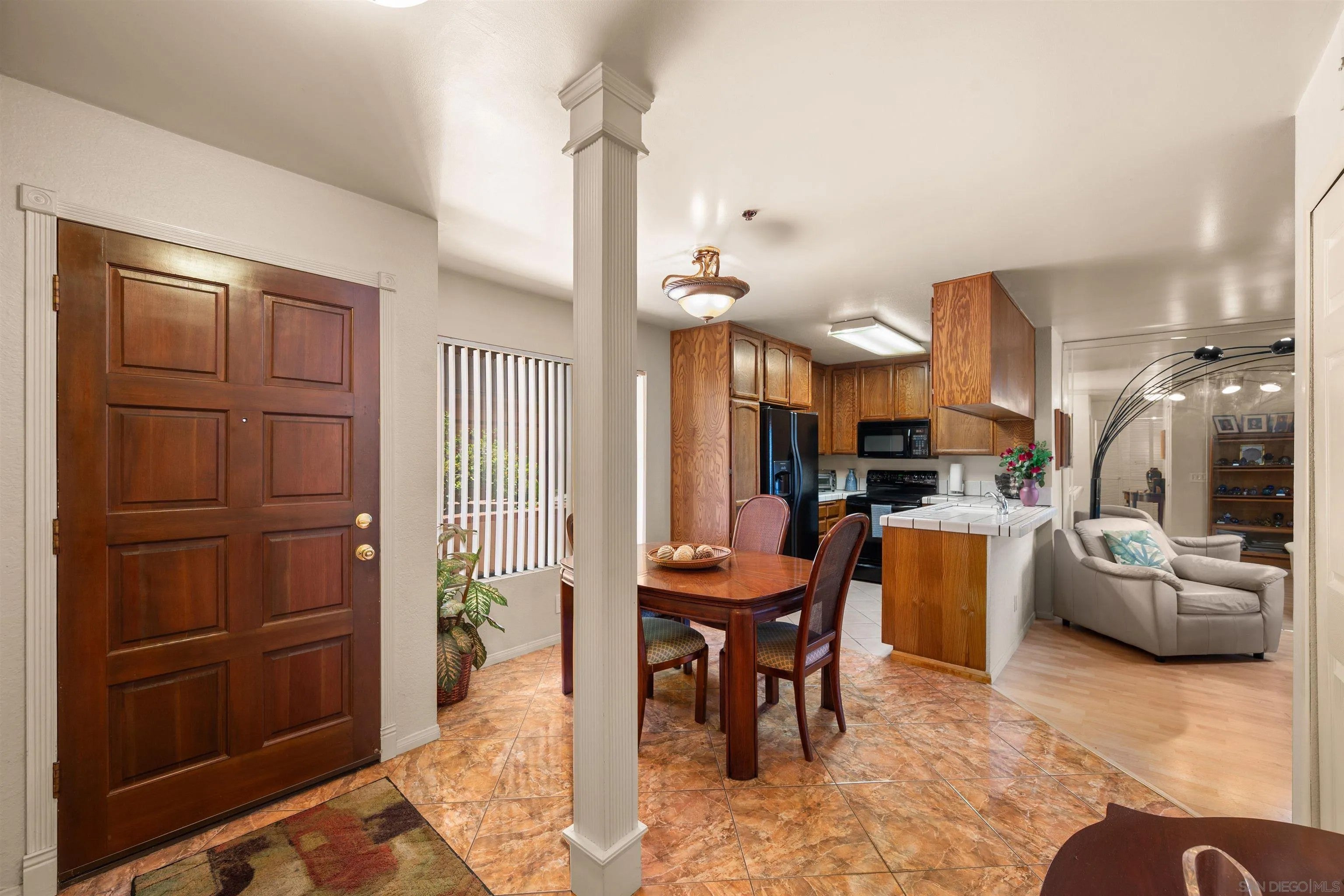 5649 Lake Park 102