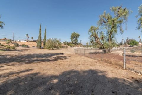 Tiny photo for 15250 Golden Star Ave, Riverside, CA 92506 (MLS # IV25244757)