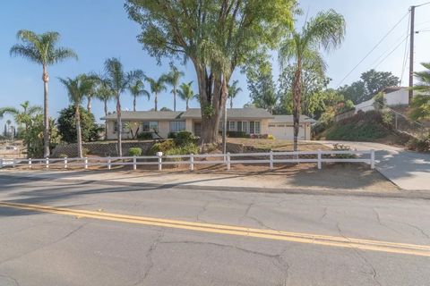 Photo of 15250 Golden Star Ave, Riverside, CA 92506 (MLS # IV25244757)