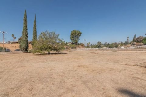 Tiny photo for 15250 Golden Star Ave, Riverside, CA 92506 (MLS # IV25244757)